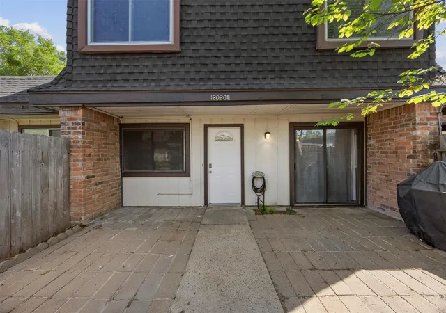 Photo 2 of Townhouse for sale at 12020 Mighty Oak Dr #B, Houston, TX 77066 | MLS# 92065216 | Listing updated on 2026-04-22
