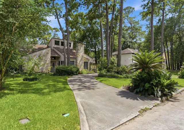 Photo 3 of Single family home for sale at 6611 Rippling Holw Dr, Spring, TX 77379 | MLS# 25985554 | Listing updated on 2026-07-30