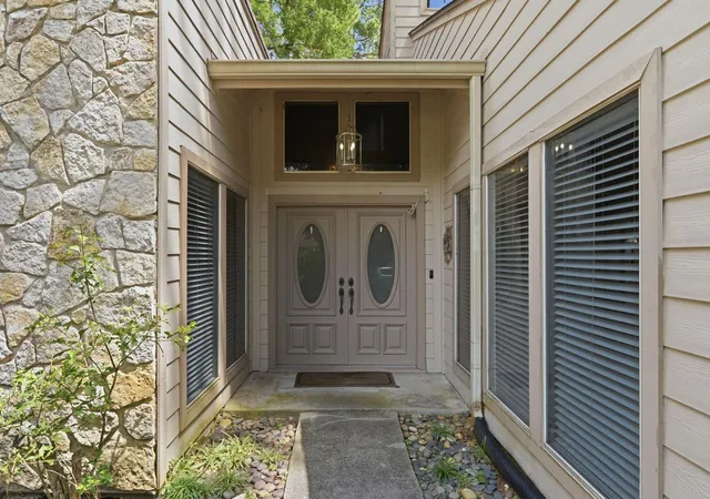 Photo 3 of Single family home for sale at 6611 Rippling Holw Dr, Spring, TX 77379 | MLS# 25985554 | Listing updated on 2026-07-30