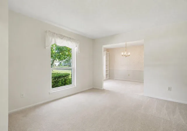 Photo 4 of Sale Pending at 1010 Beachcomber Ln, Houston, TX 77062 | MLS# 10212286 | Listing updated on 2026-09-20