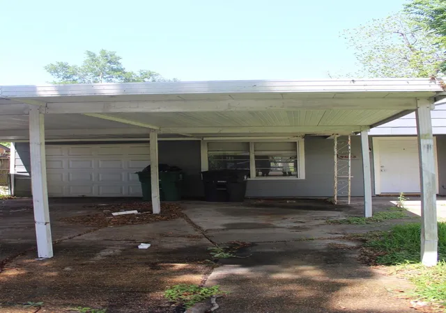 2nd image of 4813 Angleton St, Houston, TX 77033 | MLS# 94385602