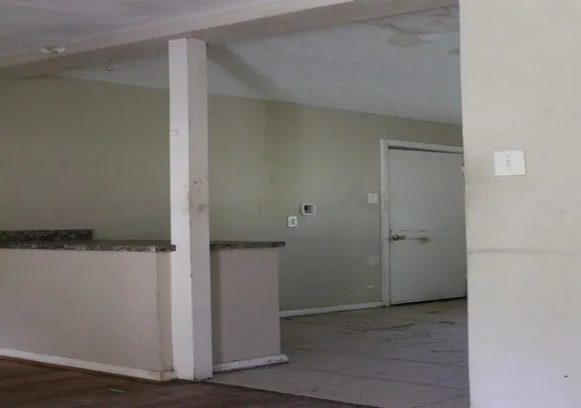4th image of 4813 Angleton St, Houston, TX 77033 | MLS# 94385602