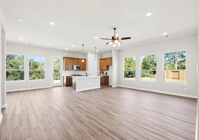 Photo 3 of Single family home for sale at 1605 Carefree Cir, Seabrook, TX 77586 | MLS# 15932950 | Listing updated on 2026-09-19