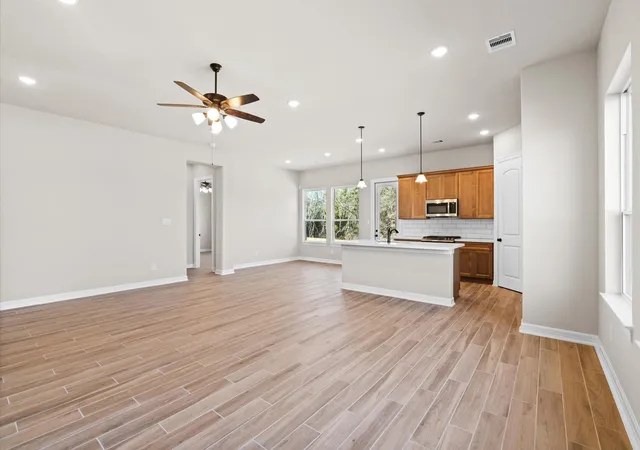 Photo 4 of Single family home for sale at 1605 Carefree Cir, Seabrook, TX 77586 | MLS# 15932950 | Listing updated on 2026-09-19