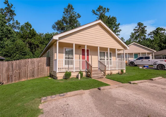 3rd image of 164 Varsity Dr, Huntsville, TX 77340 | MLS# 61876924