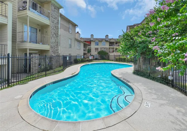 3rd image of 10101 S Gessner Rd #910, Houston, TX 77071 | MLS# 70509997