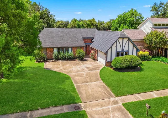 Photo 2 of Sale Pending at 3931 Pleasant Valley Dr, Missouri City, TX 77459 | MLS# 69937746 | Listing updated on 2026-09-08