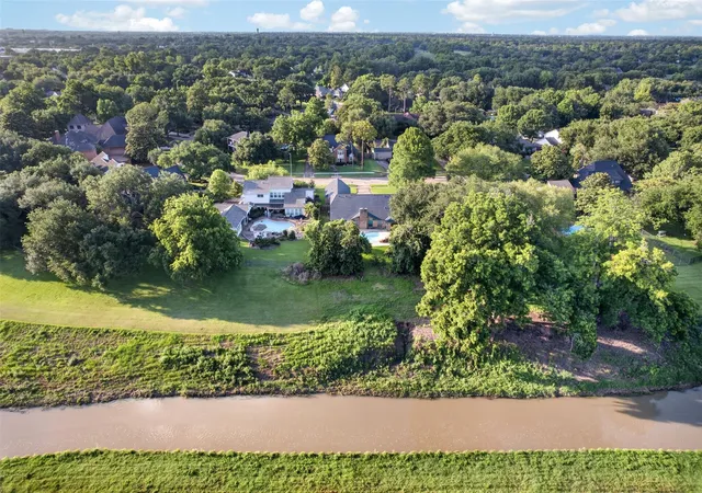 Photo 3 of Sale Pending at 3931 Pleasant Valley Dr, Missouri City, TX 77459 | MLS# 69937746 | Listing updated on 2026-09-08