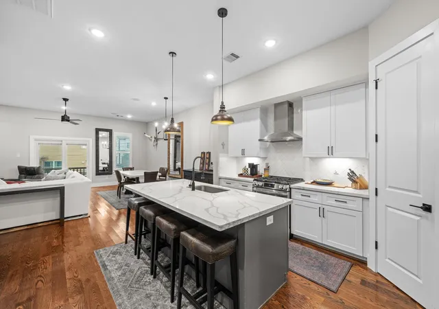 Photo 3 of Single family home for sale at 816 E 38Th St #C, Houston, TX 77022 | MLS# 79464243 | Listing updated on 2026-08-27