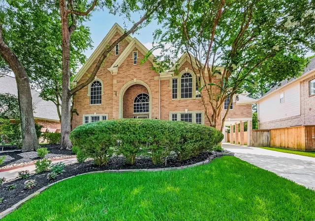 Photo 2 of Sale Pending at 9614 Woodcliff Lake Dr, Spring, TX 77379 | MLS# 31608475 | Listing updated on 2026-08-12