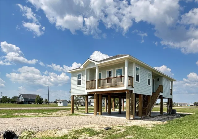 2nd image of 638 Swallow Dr, Palacios, TX 77465 | MLS# 13712056