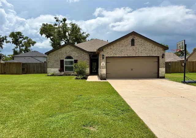 1st image of 315 Woodhaven Dr, West Columbia, TX 77486 | MLS# 87481502
