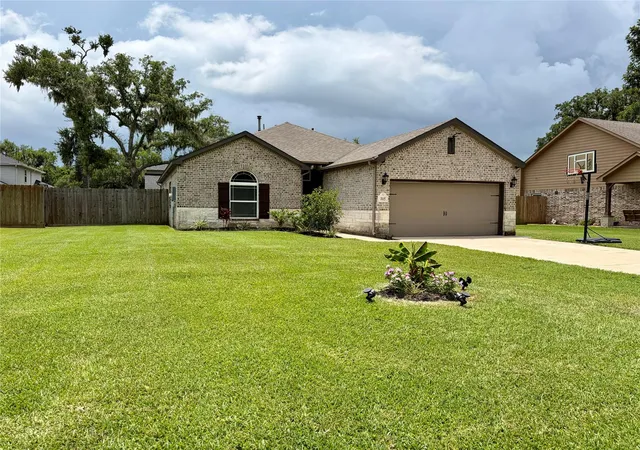2nd image of 315 Woodhaven Dr, West Columbia, TX 77486 | MLS# 87481502