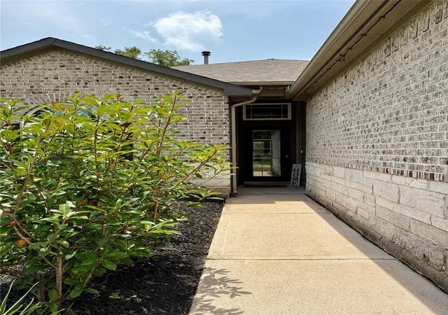image of 315 Woodhaven Dr, West Columbia, TX 77486 | MLS# 87481502