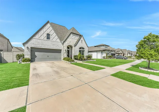 Photo 2 of Single family home for sale at 2213 Bayleaf Manor, Manvel, TX 77578 | MLS# 40916195 | Listing updated on 2026-09-14