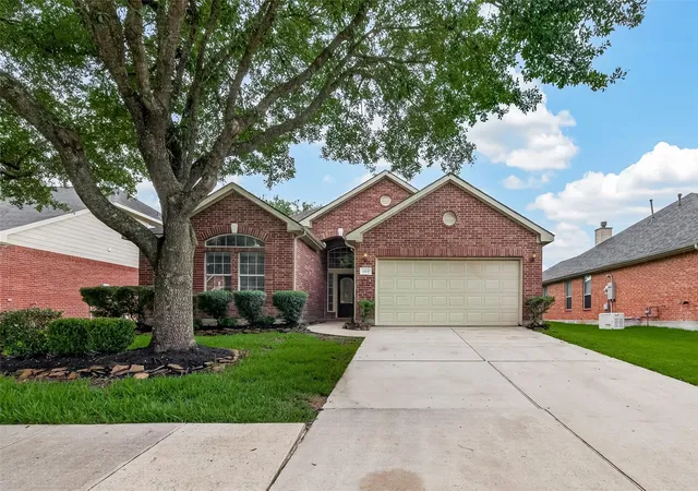 Photo 3 of Single family home for sale at 7019 Fountain Lilly Dr, Humble, TX 77346 | MLS# 90210538 | Listing updated on 2026-10-09