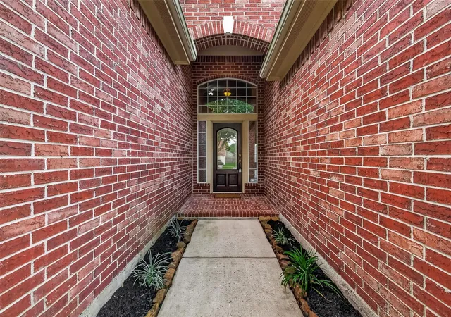 Photo 3 of Single family home for sale at 7019 Fountain Lilly Dr, Humble, TX 77346 | MLS# 90210538 | Listing updated on 2026-10-09