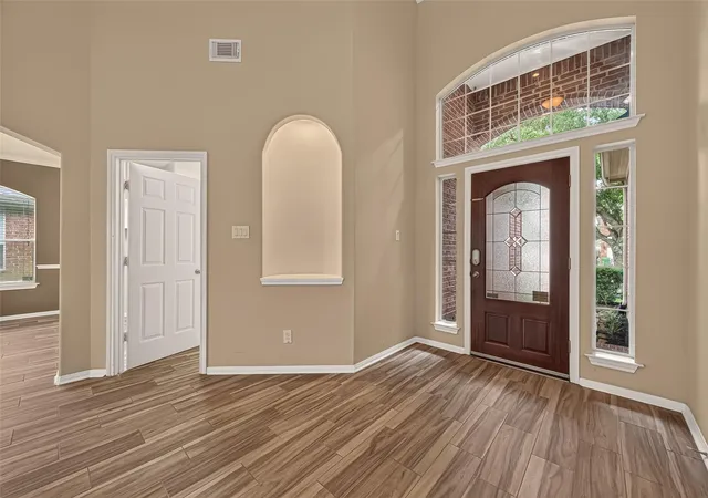 Photo 4 of Single family home for sale at 7019 Fountain Lilly Dr, Humble, TX 77346 | MLS# 90210538 | Listing updated on 2026-10-09