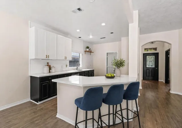 4th image of 54 Wrens Song Pl, The Woodlands, TX 77382 | MLS# 49467901