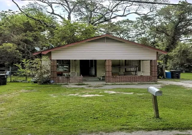 Photo 3 of Single family home for sale at 8310 Sultan Dr, Houston, TX 77078 | MLS# 66285219 | Listing updated on 2026-06-20