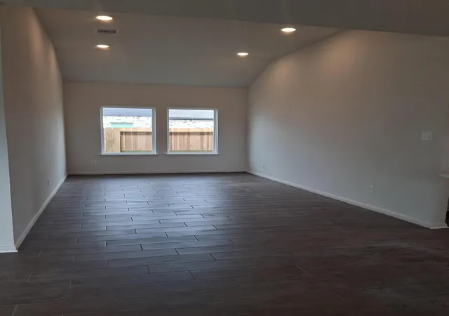 4th image of 1926 Middle Pass Ln, Angleton, TX 77515 | MLS# 71444538