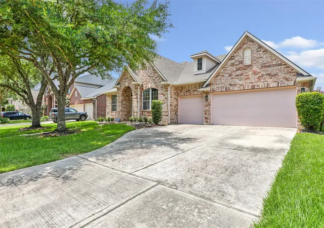 Photo 3 of Single family home for sale at 7415 Bearden Fls Ln, Humble, TX 77396 | MLS# 38751701 | Listing updated on 2026-08-20