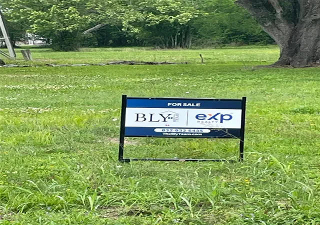 Photo 3 of Land for sale at 2815 Timber Dr, Dickinson, TX 77539 | MLS# 31581673 | Listing updated on 2026-09-07