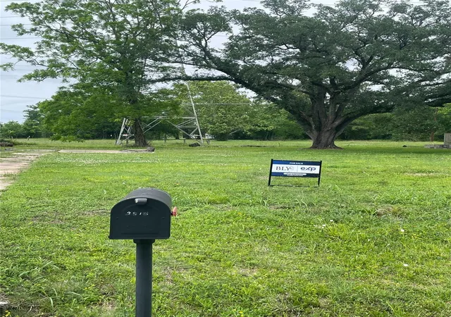 Photo 3 of Land for sale at 2815 Timber Dr, Dickinson, TX 77539 | MLS# 31581673 | Listing updated on 2026-09-07