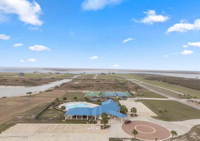 3rd image of 3305 Bay Point Dr, Palacios, TX 77465 | MLS# 88036906