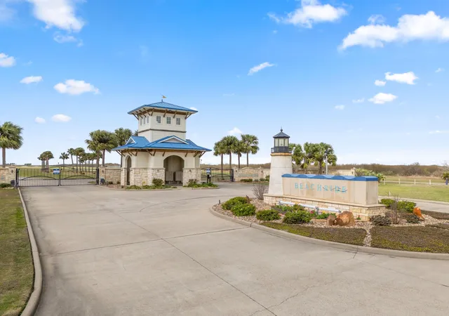 4th image of 3305 Bay Point Dr, Palacios, TX 77465 | MLS# 88036906