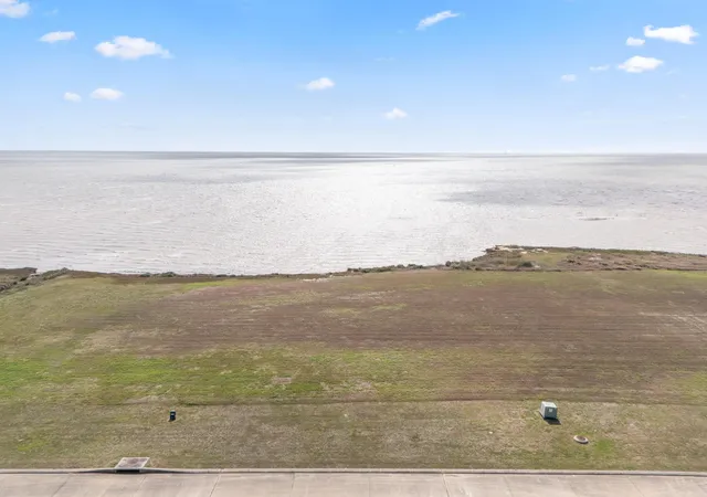 5th image of 3305 Bay Point Dr, Palacios, TX 77465 | MLS# 88036906