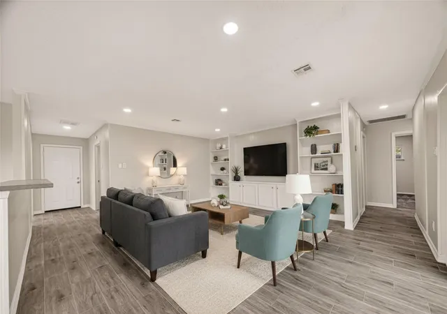3rd image of 7627 Green Lawn Dr, Houston, TX 77088 | MLS# 93211413