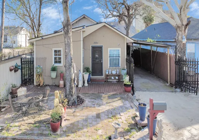 1st image of 3924 Jefferson St, Houston, TX 77003 | MLS# 9113258