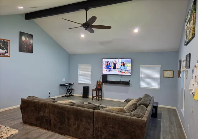 4th image of 928 County Road 316, Louise, TX 77455 | MLS# 86770039