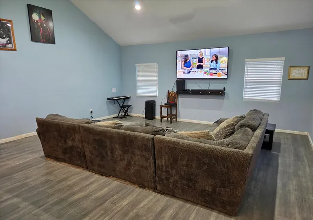 5th image of 928 County Road 316, Louise, TX 77455 | MLS# 86770039
