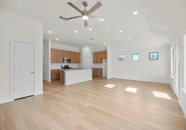 5th image of 31109 Napoli Hills Dr, Huffman, TX 77336 | MLS# 23633658