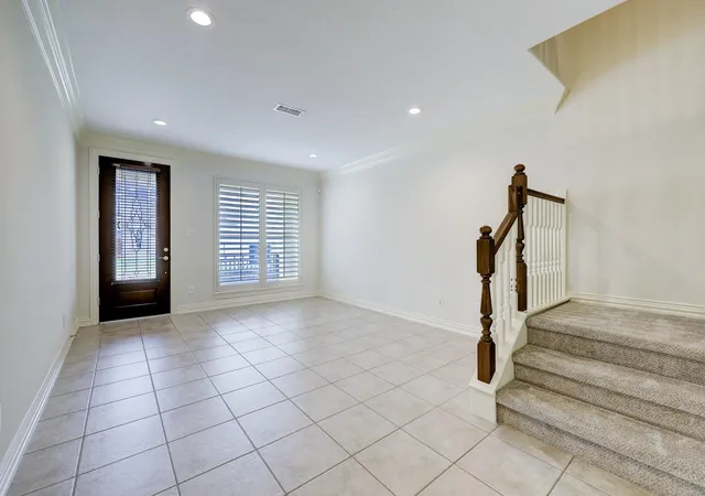 Photo 4 of Townhouse for sale at 14446 Summerleaf Ln, Houston, TX 77077 | MLS# 43851705 | Listing updated on 2026-08-12