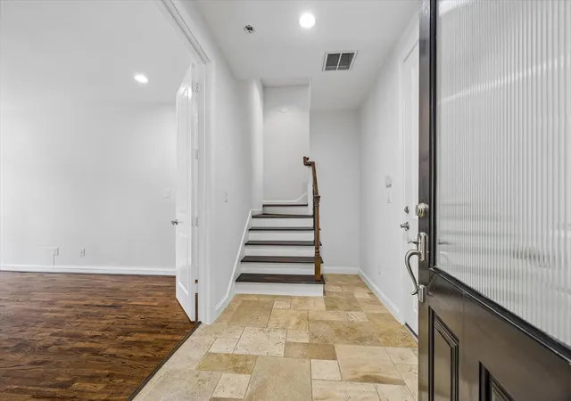 Photo 3 of Single family home for sale at 911 Queen Annes Rd, Houston, TX 77024 | MLS# 57381459 | Listing updated on 2026-08-30