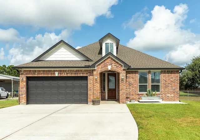 Photo 3 of Single family home for sale at 1428 Palamino Trl, Angleton, TX 77515 | MLS# 816145 | Listing updated on 2026-09-21