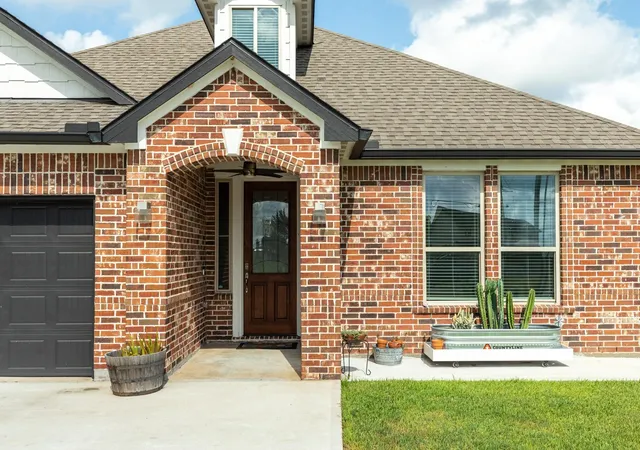Photo 4 of Single family home for sale at 1428 Palamino Trl, Angleton, TX 77515 | MLS# 816145 | Listing updated on 2026-09-21
