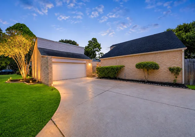 Photo 1 of Sale Pending at 2219 Valley Manor Dr, Missouri City, TX 77489 | MLS# 78283550 | Listing updated on 2026-09-20