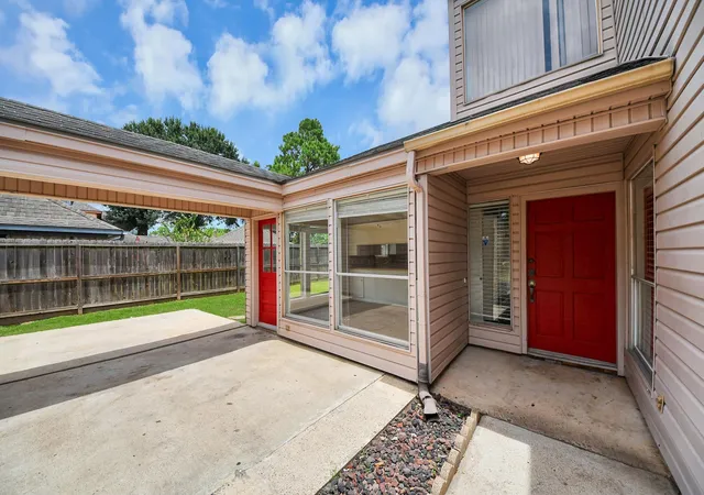 Photo 3 of Sale Pending at 2219 Valley Manor Dr, Missouri City, TX 77489 | MLS# 78283550 | Listing updated on 2026-09-20