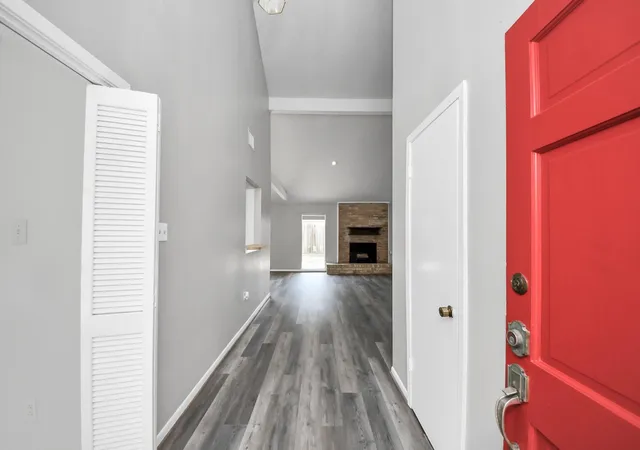 Photo 4 of Sale Pending at 2219 Valley Manor Dr, Missouri City, TX 77489 | MLS# 78283550 | Listing updated on 2026-09-20