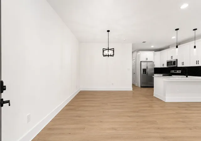 Photo 3 of Sale Pending at 9210 Caddo Rd, Houston, TX 77078 | MLS# 10148370 | Listing updated on 2026-09-05