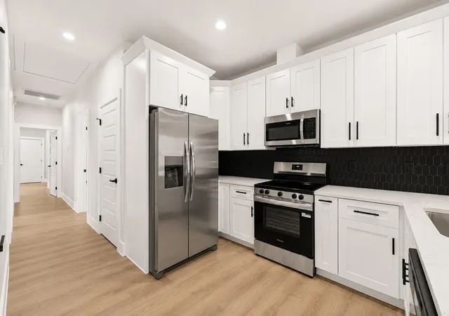 Photo 3 of Sale Pending at 9210 Caddo Rd, Houston, TX 77078 | MLS# 10148370 | Listing updated on 2026-09-05