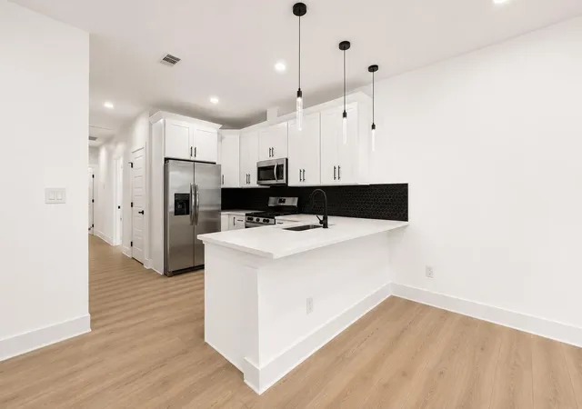 Photo 4 of Sale Pending at 9210 Caddo Rd, Houston, TX 77078 | MLS# 10148370 | Listing updated on 2026-09-05