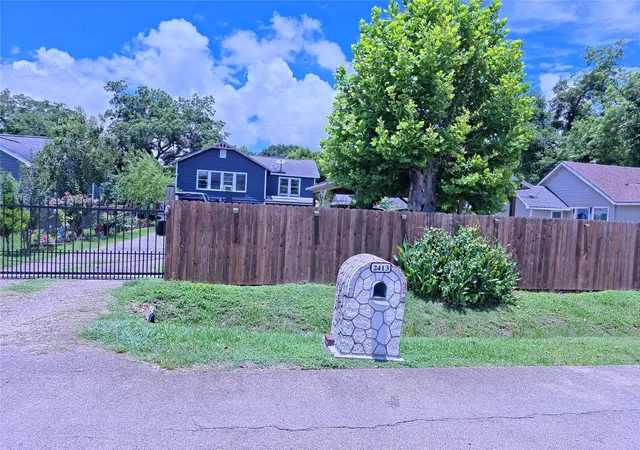 Photo 3 of Single family home for sale at 2413 Lynnfield St, Houston, TX 77093 | MLS# 59111190 | Listing updated on 2026-06-12