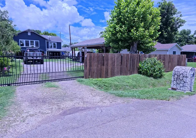 Photo 4 of Single family home for sale at 2413 Lynnfield St, Houston, TX 77093 | MLS# 59111190 | Listing updated on 2026-06-12