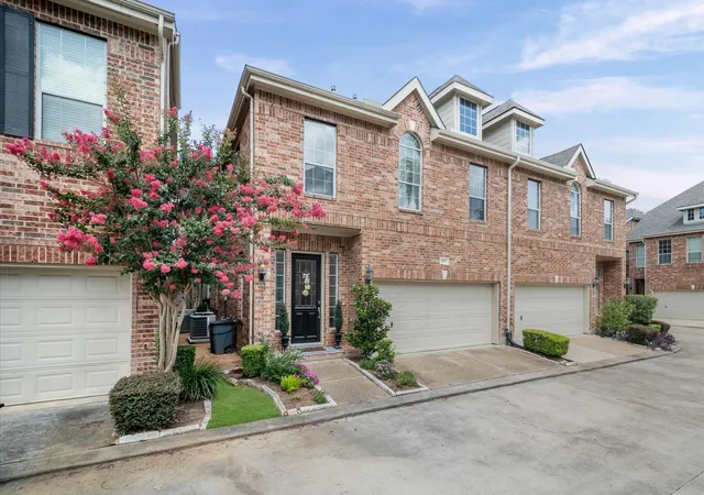 Photo 2 of Townhouse for sale at 1507 Shady Villa Fern, Houston, TX 77055 | MLS# 8867680 | Listing updated on 2026-09-19