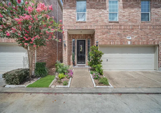 Photo 3 of Townhouse for sale at 1507 Shady Villa Fern, Houston, TX 77055 | MLS# 8867680 | Listing updated on 2026-09-19